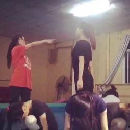 成人早操简单舞蹈视频,轻松唤醒活力每一天